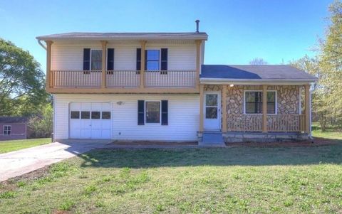 Homes For Sale - 1007 Leeward Lane<br/> Jonesboro, GA 30238