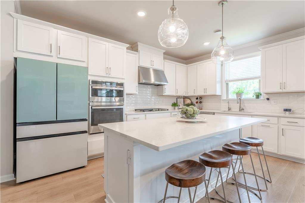 8540 STRATFORD OAKS Avenue