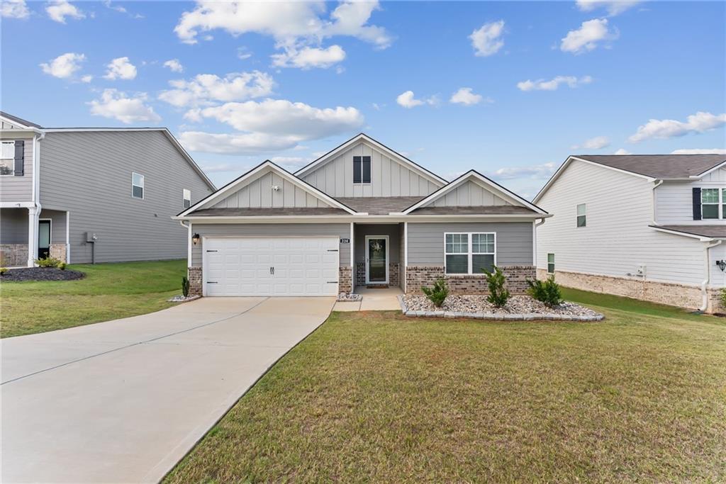 Welcome to this beautiful 3-bed, 2-bath home in Avondale North! Built in 2023, this open-concept ranch offers a spacious living area, chef’s kitchen with island and stainless appliances, and a private primary suite with walk-in closet and luxurious bath. Enjoy a level lot, 2-car garage, and modern finishes throughout. Convenient to schools, shopping, and I-20. Move-in ready—don’t miss it!
Directions