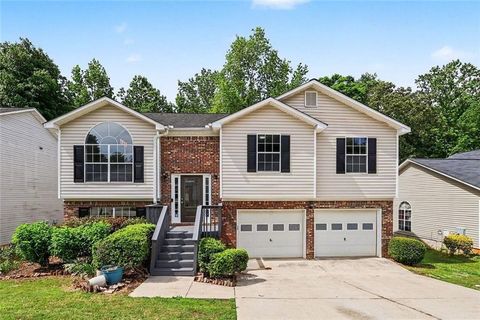 Homes For Sale - 5687 Wellborn Oaks Court<br/> Lithonia, GA 30058