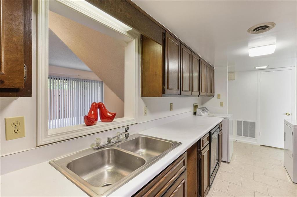 6 NW Fairway Drive NW