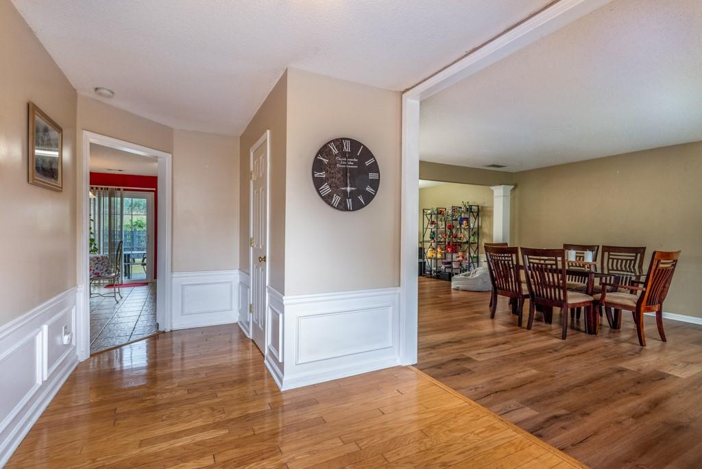 660 Glenbarrett Court NE