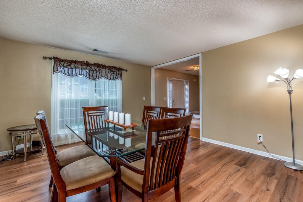 660 Glenbarrett Court NE