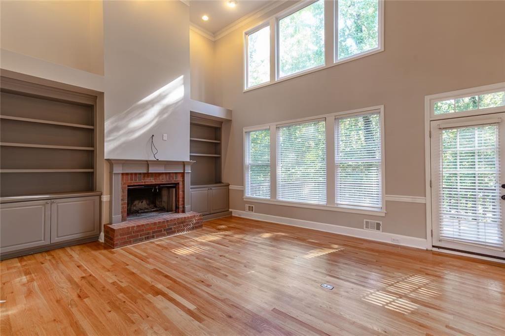 WELLESLEY UNIT V-A - Residential Lease