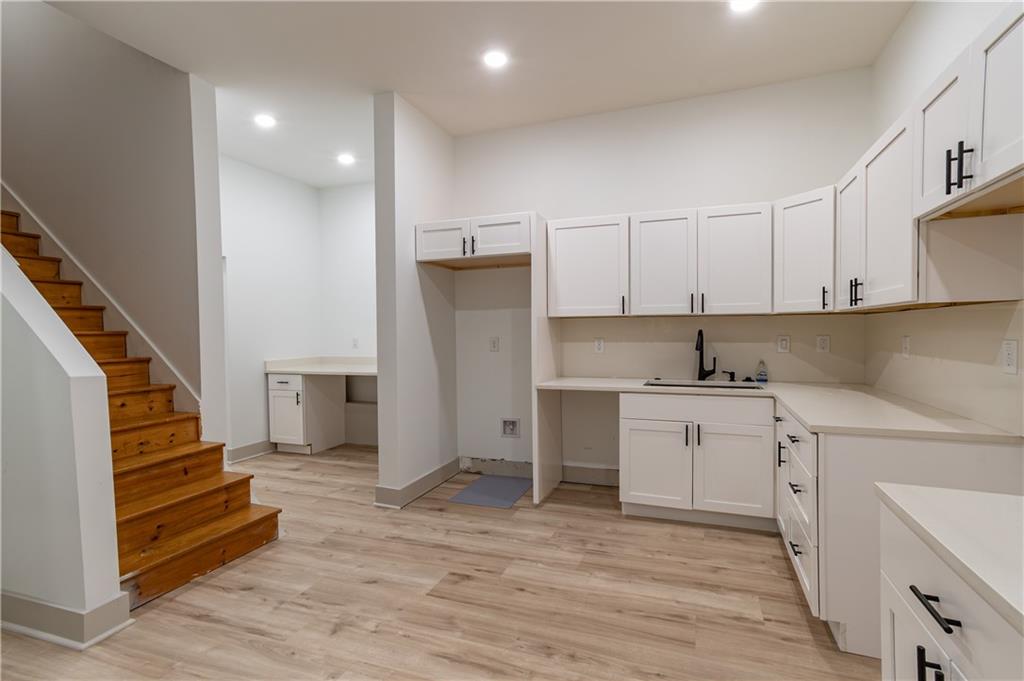 WELLESLEY UNIT V-A - Residential Lease