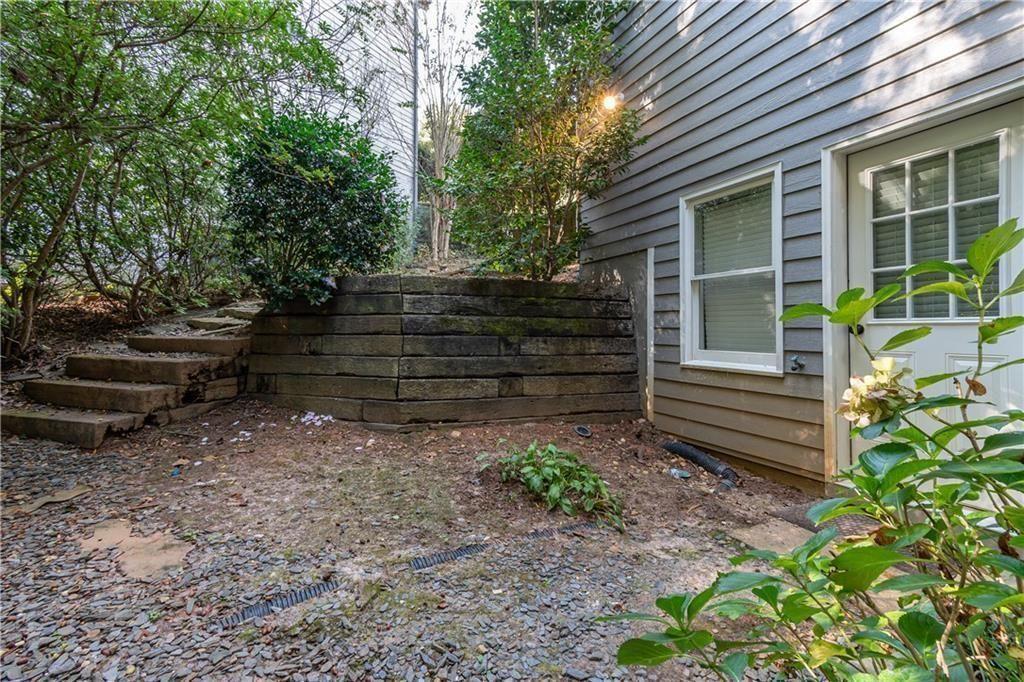 WELLESLEY UNIT V-A - Residential Lease