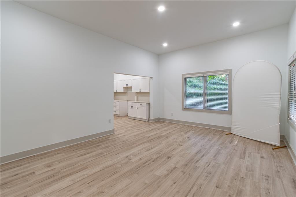 WELLESLEY UNIT V-A - Residential Lease