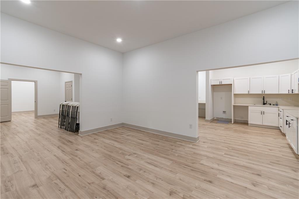 WELLESLEY UNIT V-A - Residential Lease