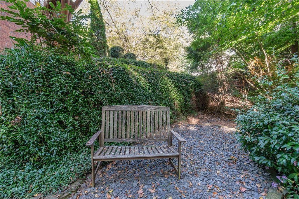 WELLESLEY UNIT V-A - Residential Lease