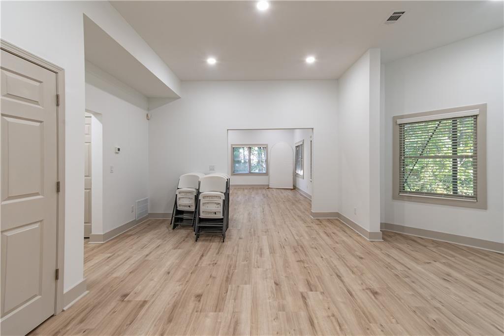 WELLESLEY UNIT V-A - Residential Lease