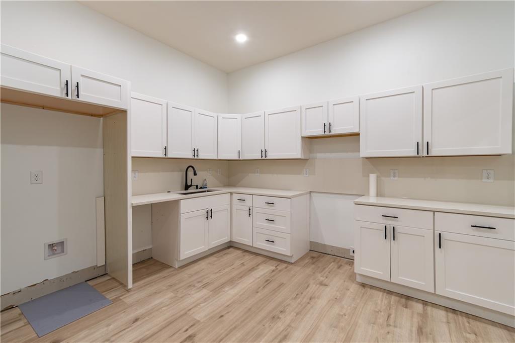 WELLESLEY UNIT V-A - Residential Lease