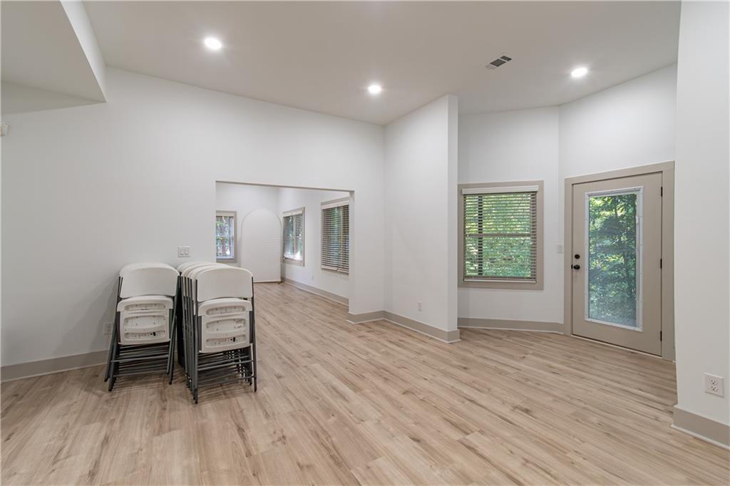 WELLESLEY UNIT V-A - Residential Lease