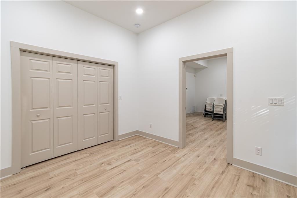 WELLESLEY UNIT V-A - Residential Lease