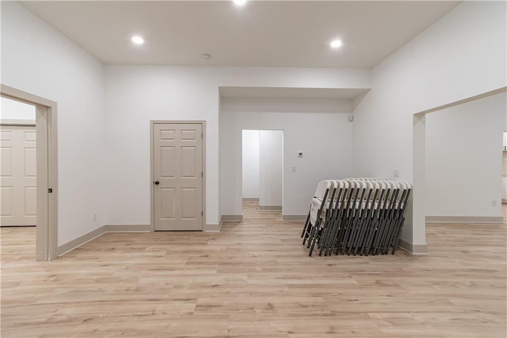 WELLESLEY UNIT V-A - Residential Lease