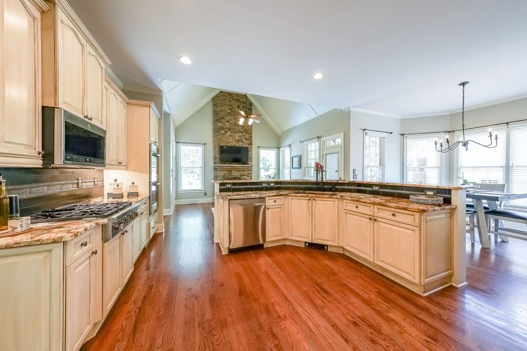 2439 Huntington Park Drive, Acworth, Georgia image 11