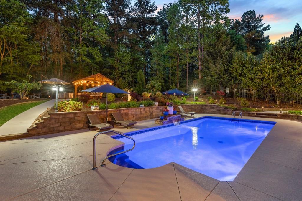 2439 Huntington Park Drive, Acworth, Georgia image 3