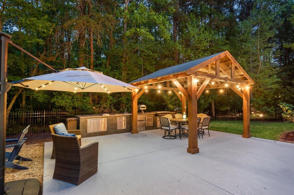 2439 Huntington Park Drive, Acworth, Georgia image 4