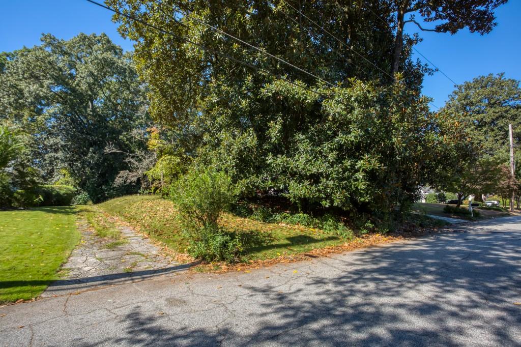 1818 Greystone Road NW