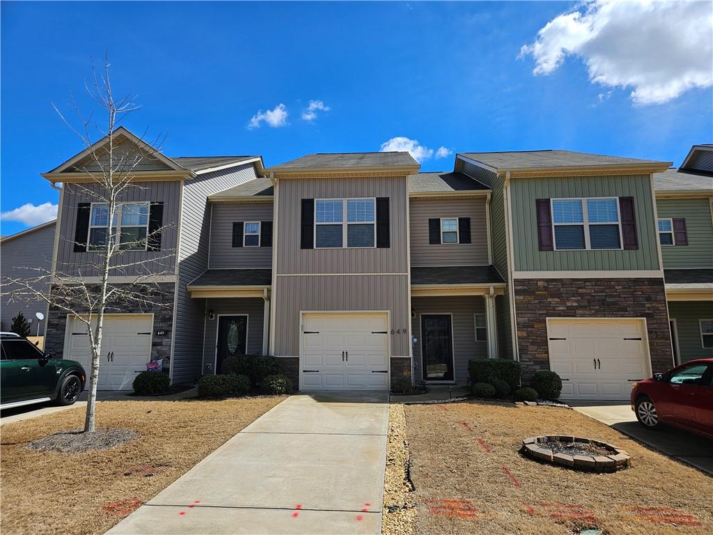Don't miss out on this well maintained 3 bed 2.5 bath Townhouse located in Acworth. Spacious family room and open dining area. Kitchen features black appliances and provides a view of the family room. Spacious primary bedroom with tray ceiling and walk-in closet. Both full bathrooms feature shower/tub combos. Laundry closet located upstairs. 1 car garage and driveway parking. Conveniently to I-75 and tons of shopping and dining options. Pets are on a case by case basis with a $250 non-refundable per pet fee due at move-in. No cats. Trash and landscaping are included in the rent. Renter's insurance is required.