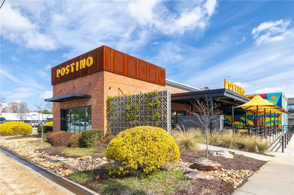 Atlanta, Georgia 30305, United States, 2 Bedrooms Bedrooms, ,2 BathroomsBathrooms,Residential,Active,4439