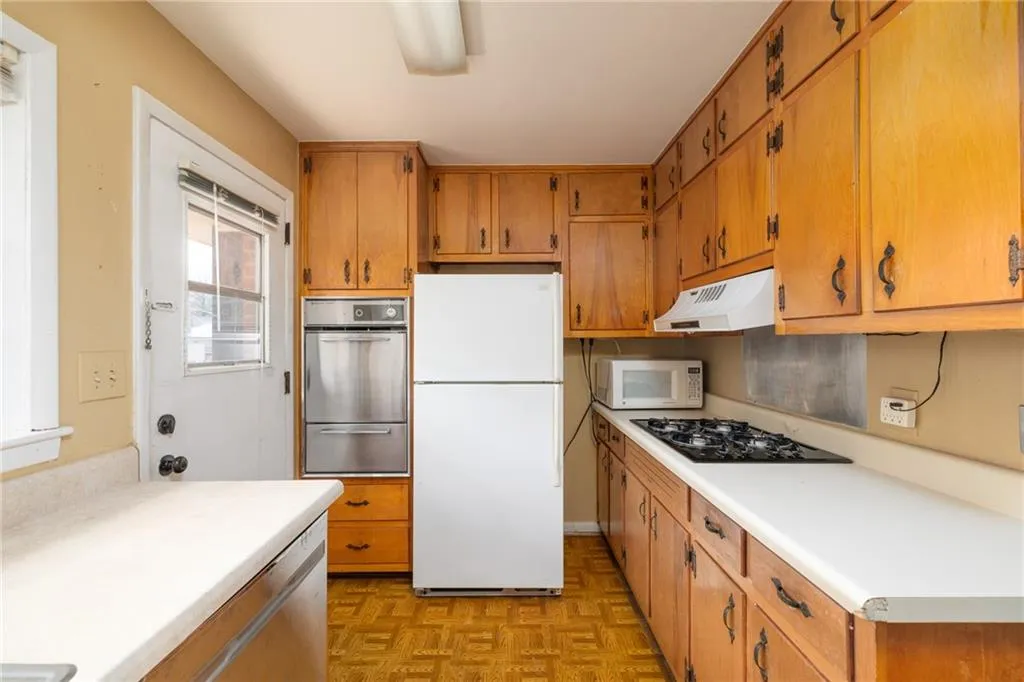 Atlanta, Georgia 30305, United States, 2 Bedrooms Bedrooms, ,2 BathroomsBathrooms,Residential,Active,4439