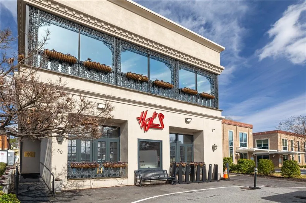 Atlanta, Georgia 30305, United States, 2 Bedrooms Bedrooms, ,2 BathroomsBathrooms,Residential,Active,4439