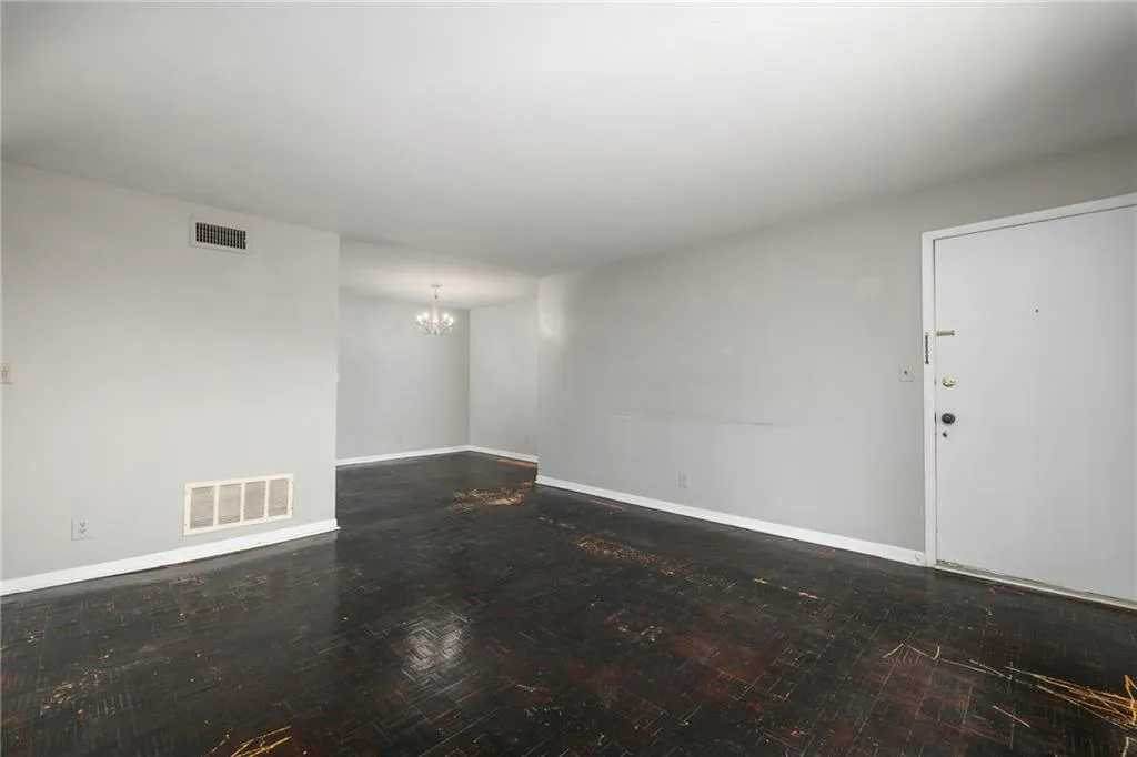 Atlanta, Georgia 30305, United States, 2 Bedrooms Bedrooms, ,2 BathroomsBathrooms,Residential,Active,4439