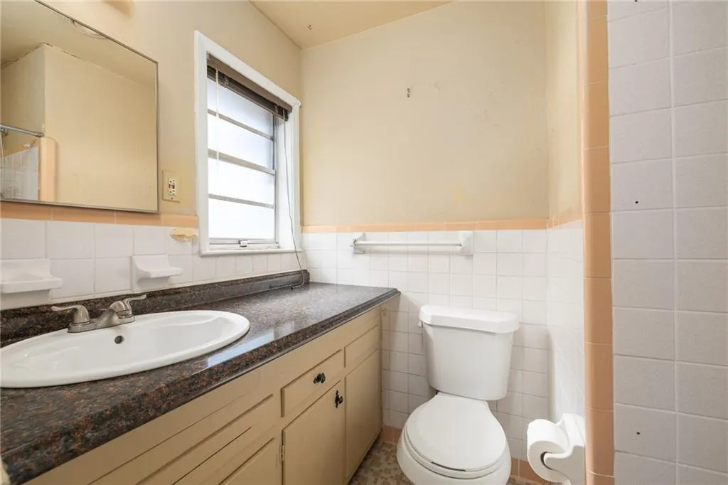 Atlanta, Georgia 30305, United States, 2 Bedrooms Bedrooms, ,2 BathroomsBathrooms,Residential,Active,4439