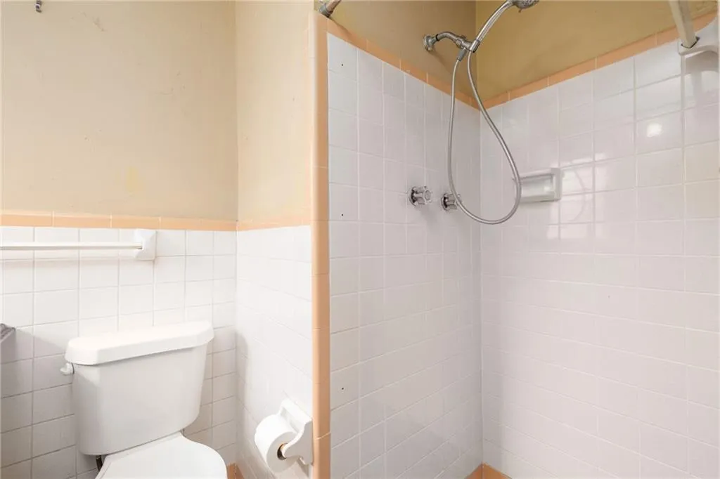 Atlanta, Georgia 30305, United States, 2 Bedrooms Bedrooms, ,2 BathroomsBathrooms,Residential,Active,4439