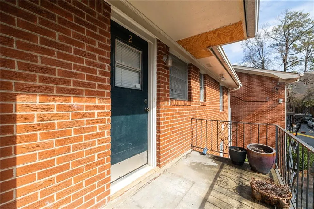 Atlanta, Georgia 30305, United States, 2 Bedrooms Bedrooms, ,2 BathroomsBathrooms,Residential,Active,4439