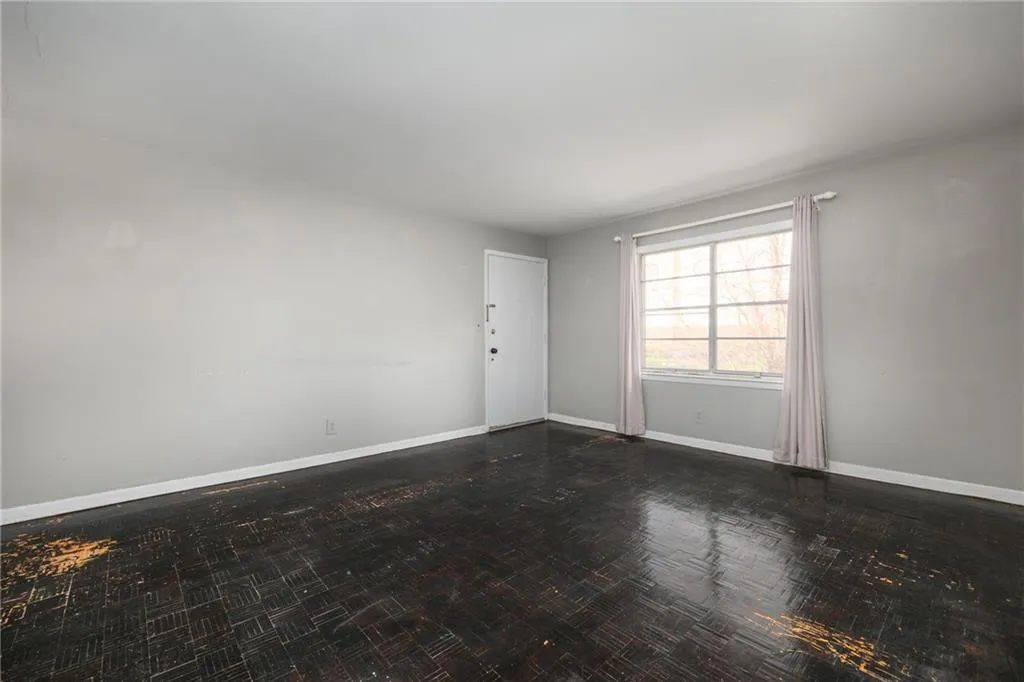 Atlanta, Georgia 30305, United States, 2 Bedrooms Bedrooms, ,2 BathroomsBathrooms,Residential,Active,4439