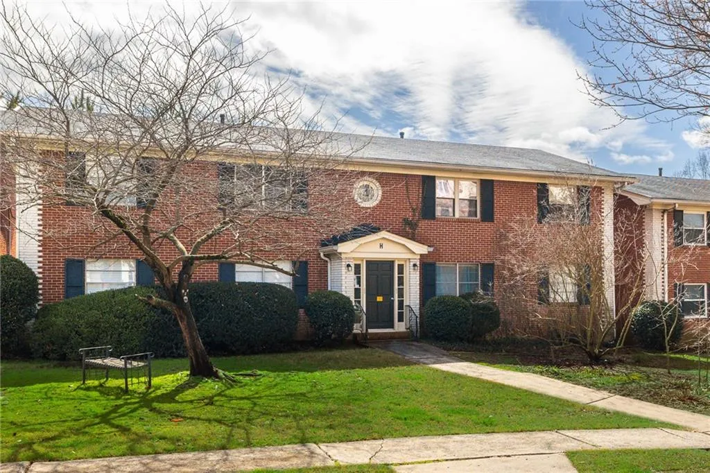 Atlanta, Georgia 30305, United States, 2 Bedrooms Bedrooms, ,2 BathroomsBathrooms,Residential,Active,4439