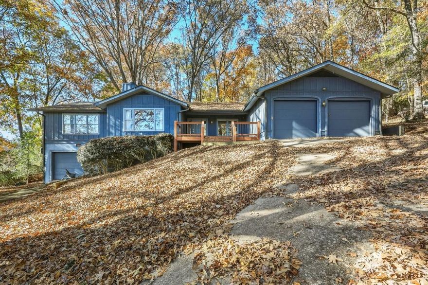 Beautiful Lake Lanier neighborhood in the Mount Vernon / North Hall school district. Open concept home waiting for your touch to make it your own. Split bedroom plan. Double garage with additional lower garage/workshop. Spacious parking for guests and family. Easy to show, please call agent for appointment.