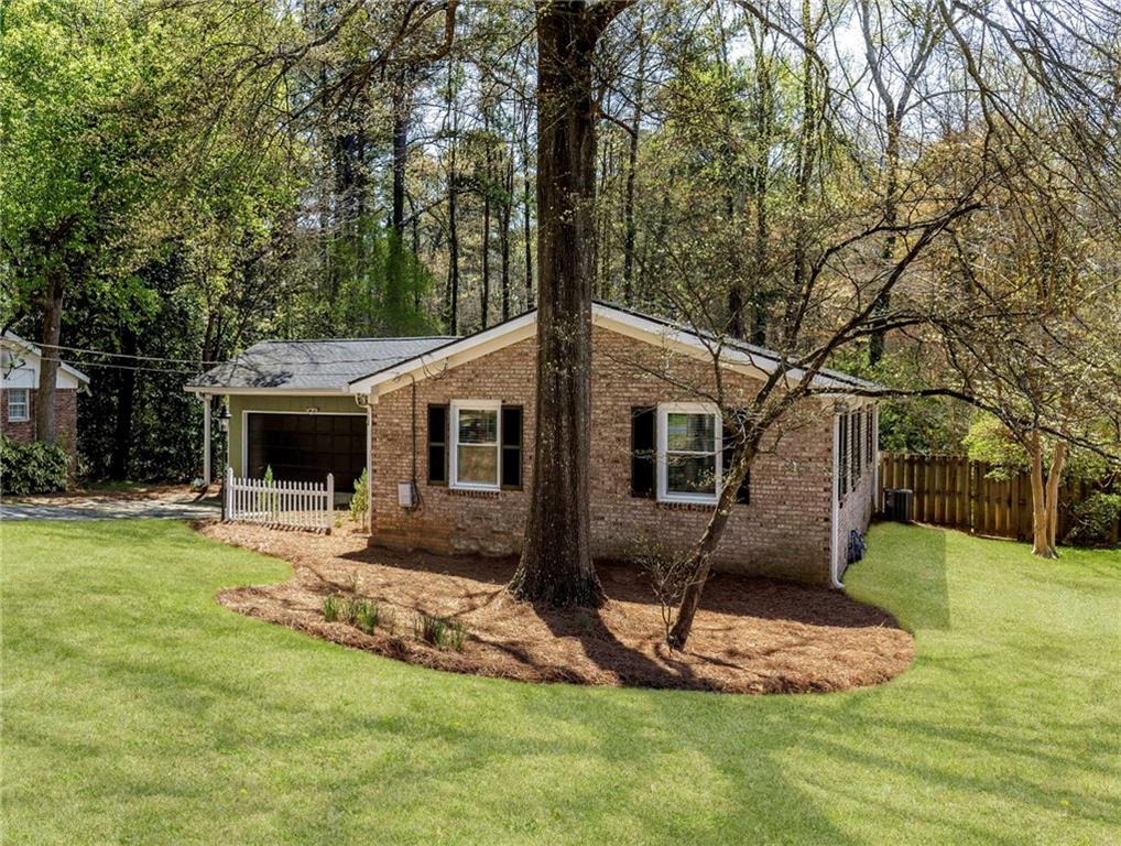 1488 Drayton Woods Drive, Tucker, Georgia image 4