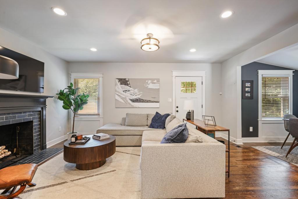 383 Alexander Circle SE