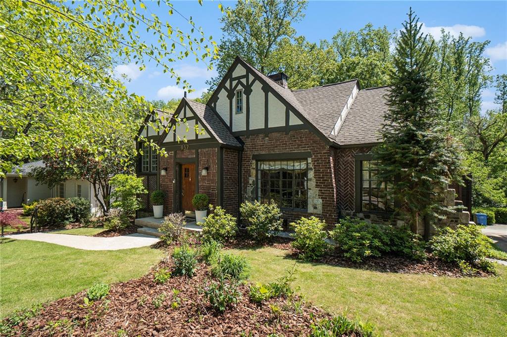 937 E Rock Springs Road NE