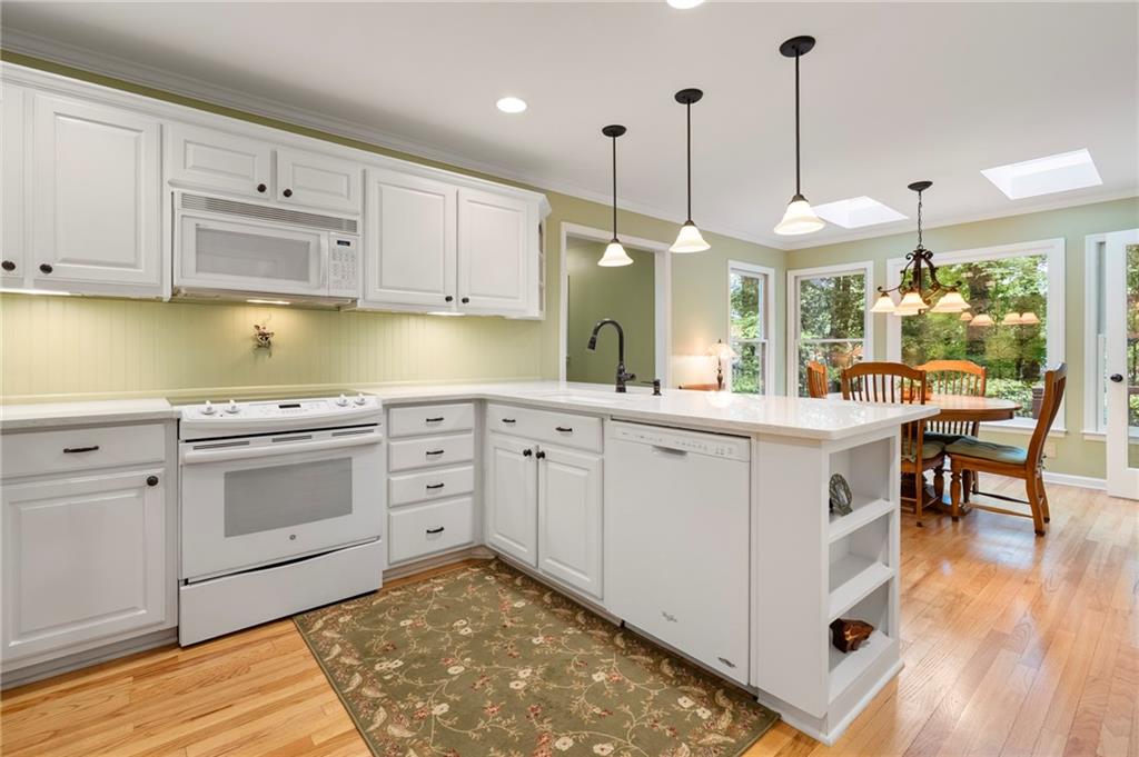 4152 Barberry Drive, Roswell, Georgia image 12