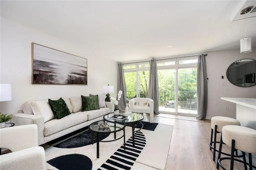 Atlanta, Georgia 30309, United States, 2 Bedrooms Bedrooms, ,1 BathroomBathrooms,Residential,Active,113677