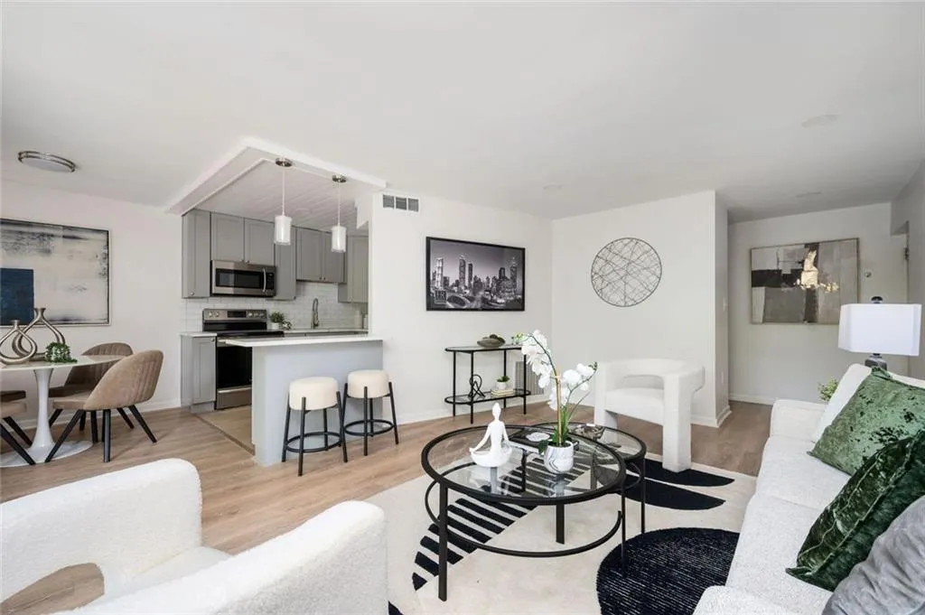 Atlanta, Georgia 30309, United States, 2 Bedrooms Bedrooms, ,1 BathroomBathrooms,Residential,Active,113677