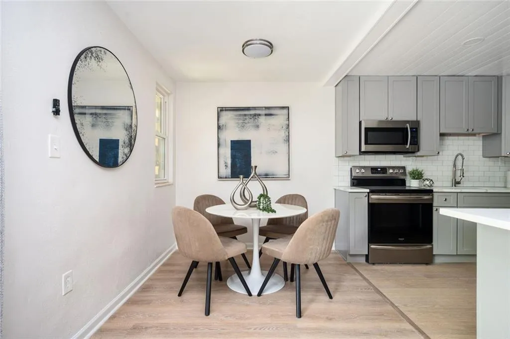 Atlanta, Georgia 30309, United States, 2 Bedrooms Bedrooms, ,1 BathroomBathrooms,Residential,Active,113677