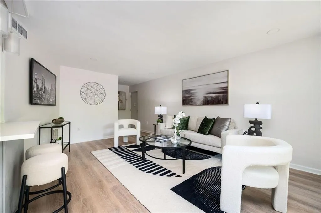 Atlanta, Georgia 30309, United States, 2 Bedrooms Bedrooms, ,1 BathroomBathrooms,Residential,Active,113677