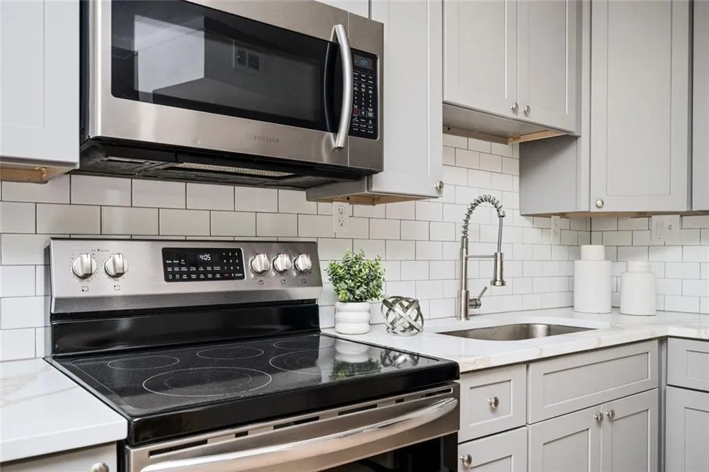 Atlanta, Georgia 30309, United States, 2 Bedrooms Bedrooms, ,1 BathroomBathrooms,Residential,Active,113677