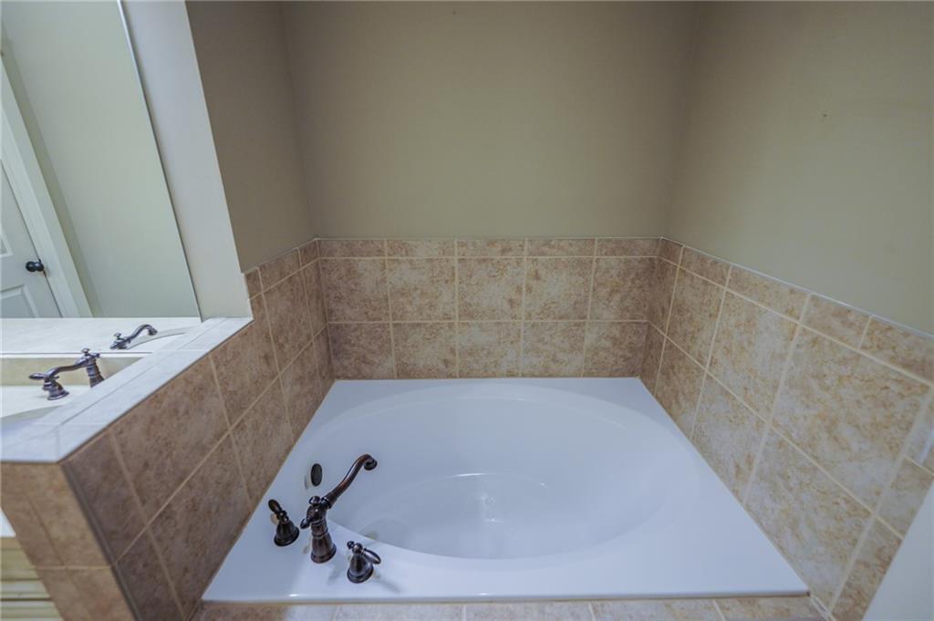 2448 Gatebury Circle, Atlanta, Georgia image 23