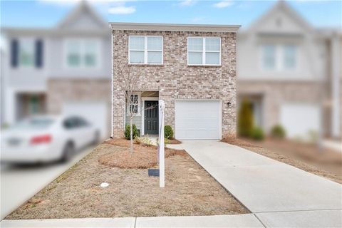 Townhouse For Sale - 534 Magnolia Circle<br/> Palmetto, GA 30268
