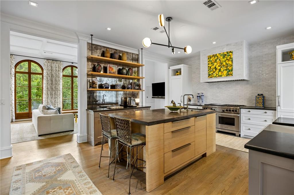 2288 Peachtree Road NW 16