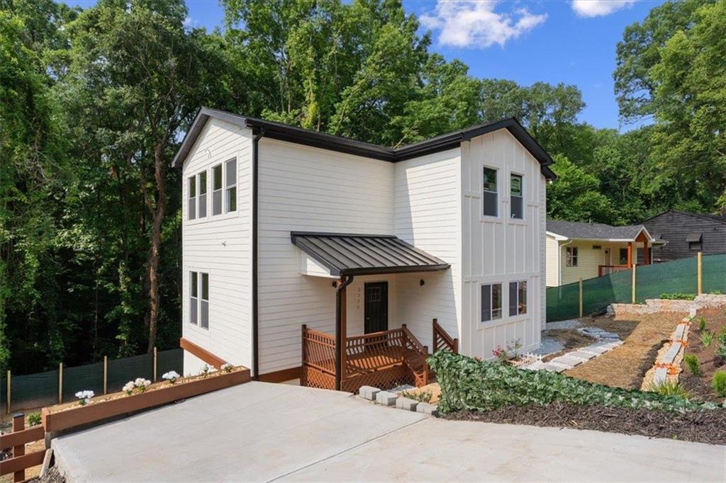 2328 Lakewood Avenue