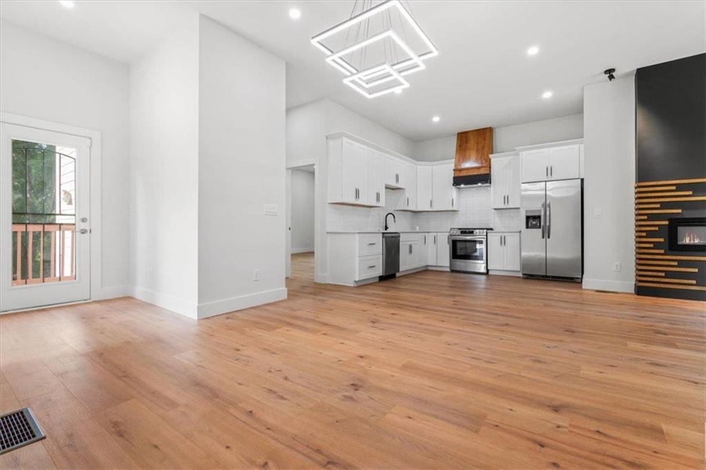 2328 Lakewood Avenue