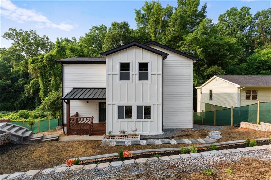 2328 Lakewood Avenue