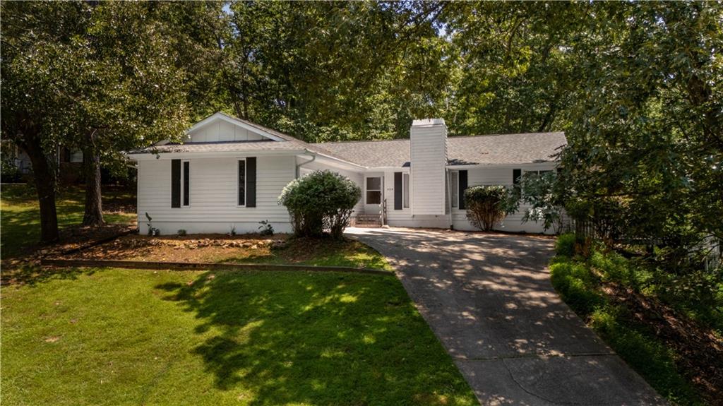 559 Honeysuckle Road