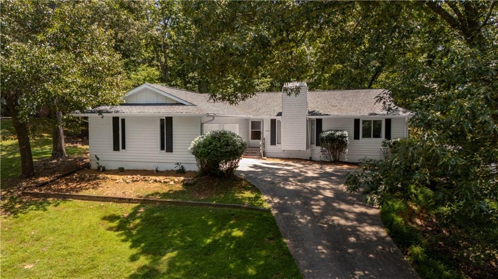 559 Honeysuckle Road